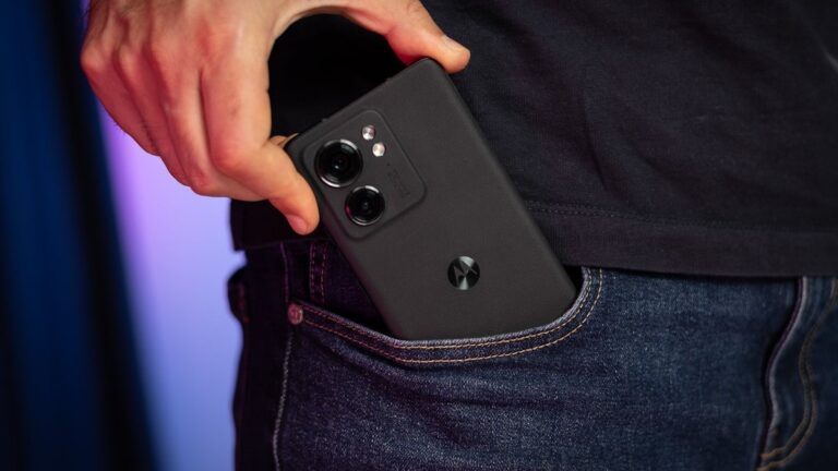 Amazon’s head-turning deal on the mid-range Motorola Edge (2023) makes a dazzling return