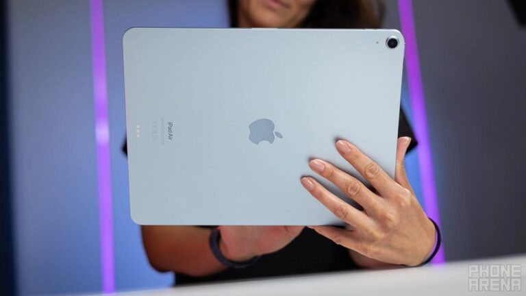 Is the Apple logo on your iPad feeling upside down? Don’t worry, it might flip