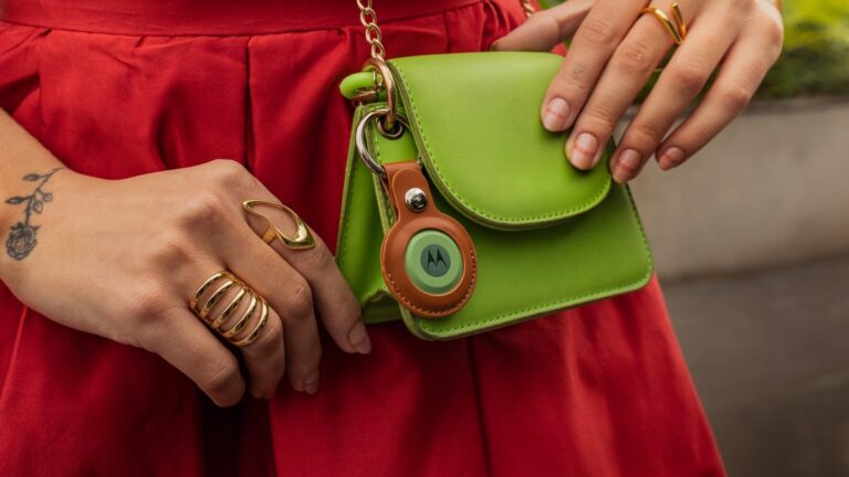 Motorola launches new “moto tag” tracking tag for Android