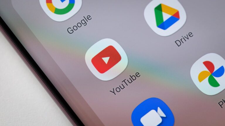 YouTube tests “Play something” button to help users find videos