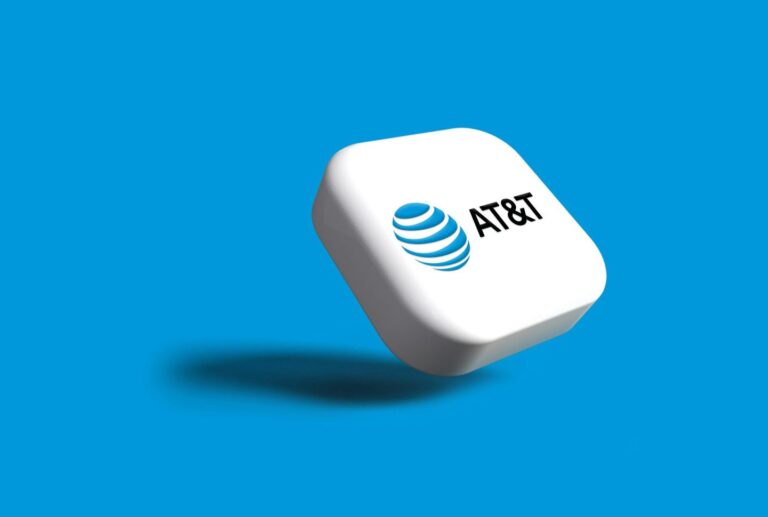 Trump blames AT&T for call glitch during Faith Leader Conference