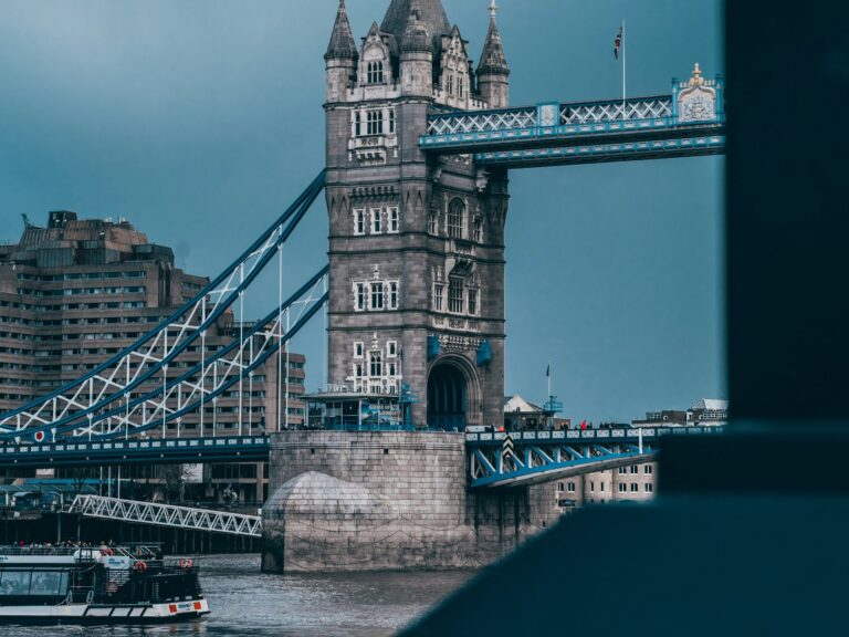 UK full fibre adoption surges despite stagnant broadband market