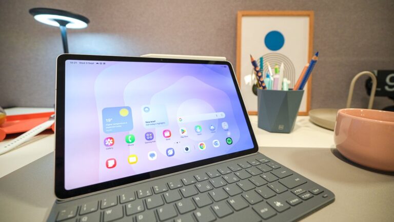 Samsung Galaxy Tab S11 Hands-on Preview: It’s basically a mini Tab Ultra
