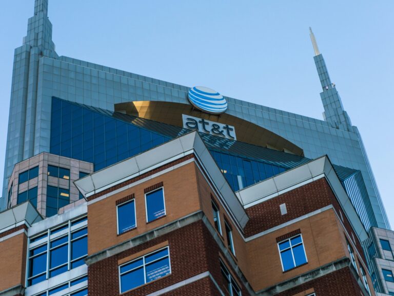AT&T integrates AWS cloud with fiber and satellite networks