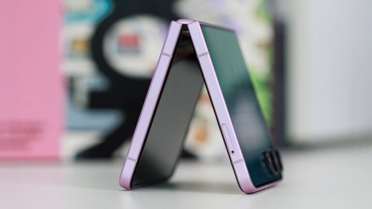 Samsung Galaxy Z Flip 8 Review: Small design tweaks make a big difference